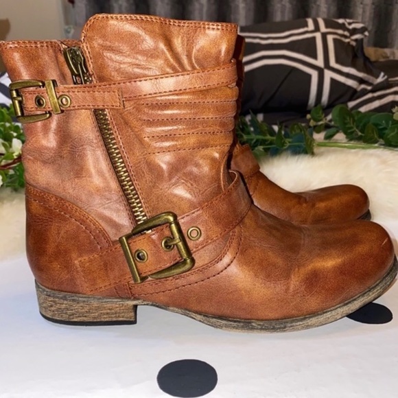 Size 8 also Chelsea ankle boot with buckle - Picture 2 of 5